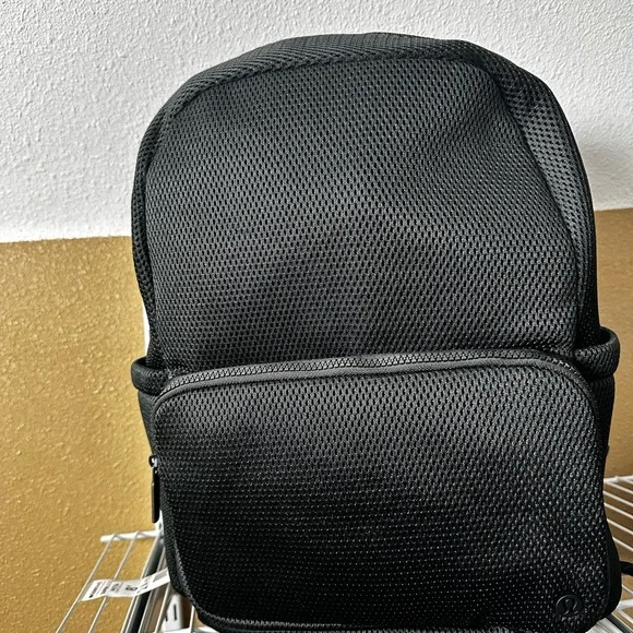 Everywhere Backpack 22L lululemon nwt